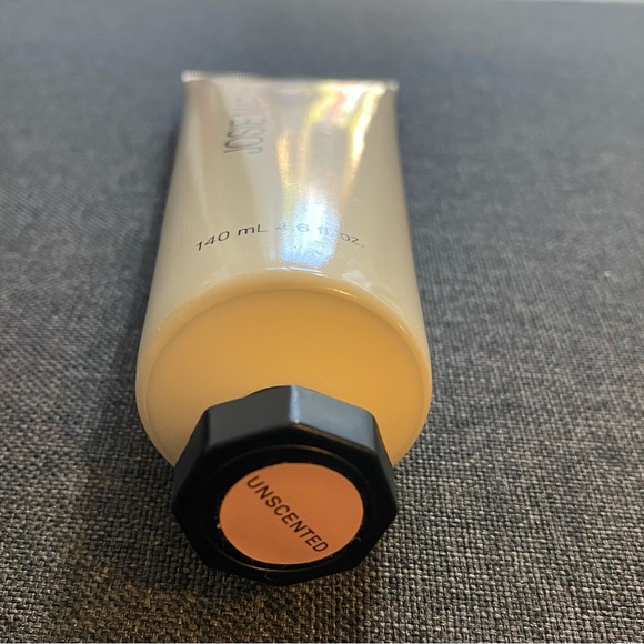 JOSIE MARAN
WHIPPED ARGAN OIL BODY BUTTER
ultra-hydrating - Picture 2 of 5